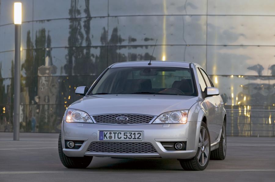  Ford Mondeo Titanium 2004 года  (фото 28 из 38)